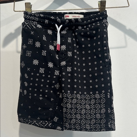 Levi's Black bandana Patterned Kids Casual Shorts boys size 6 - Picture 1 of 6